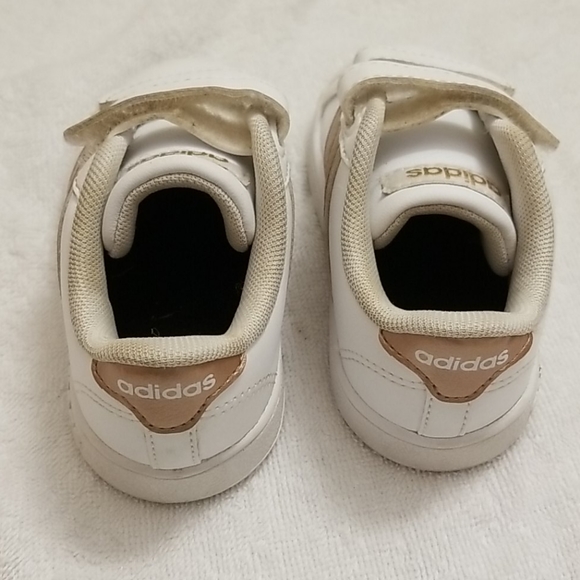 Adidas tennis shoes - Picture 2 of 4